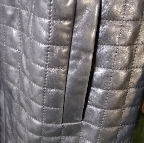 3/4 Length Leather Quilted Twist lock coat - Picture 6 of 11